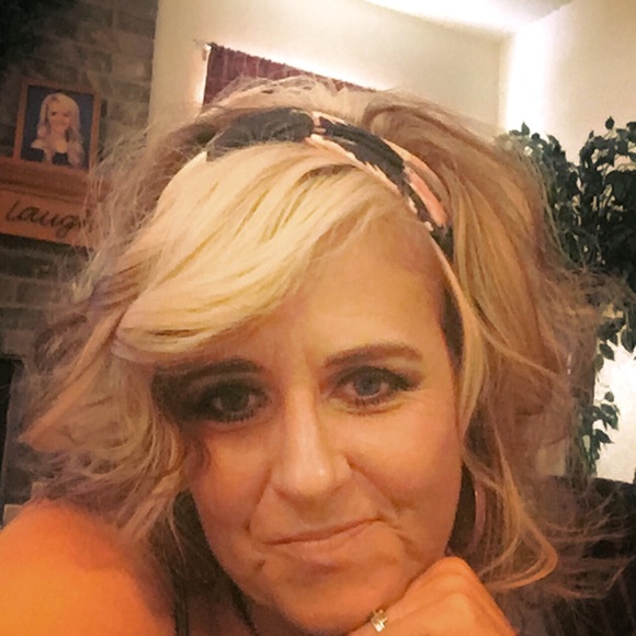 Meet your Posher, Kendra - Picture 1 of 1